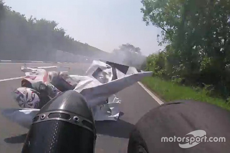 Video: tragedia sfiorata al TT. Saiger non investe Cowton per un soffio!