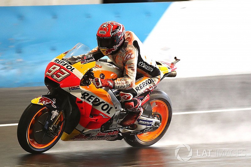 Márquez lidera en Motegi un tercer ensayo que lleva a Viñales a la Q1