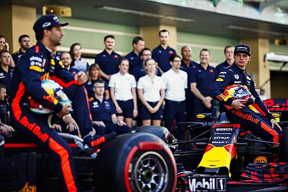 Verstappen dice que la lucha por título no cambiará relación con Ricciardo