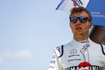 Sirotkin: Britanya'da güvenlik aracı arkasında lastik değiştirmeliydim