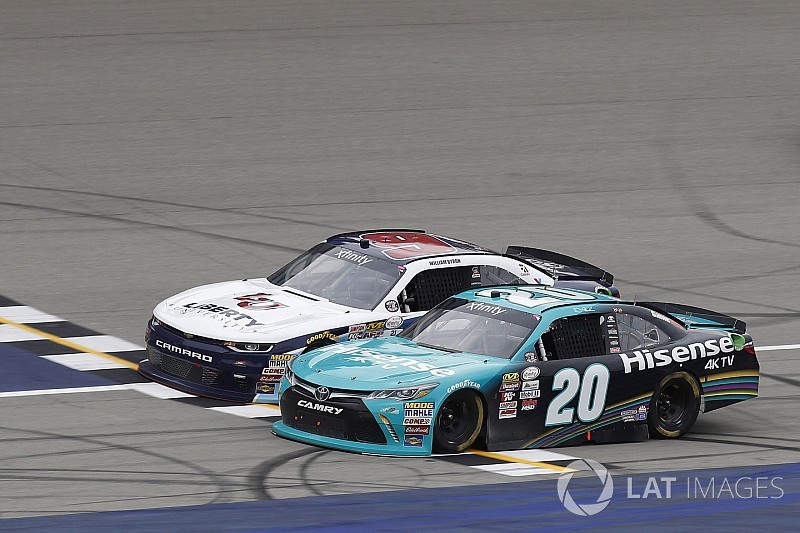 Галерея: 10 найщільніших фінішів сезону NASCAR — 2017