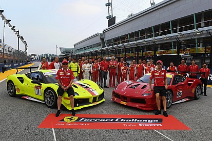 Fotózáson Räikkönen és Vettel Szingapúrban