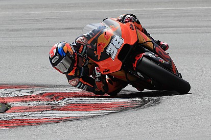 Bradley Smith uji coba tiga motor KTM