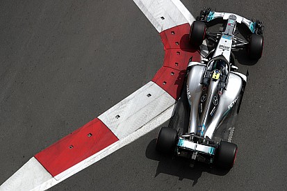 Bottas lidera primeiro treino em Baku; Verstappen bate