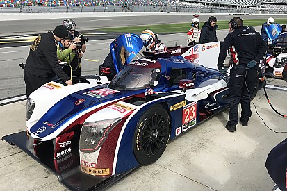 Alonso completó sus primeras vueltas en Daytona