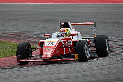 Enzo Fittipaldi domina anche a Misano: la prima manche di gara è sua