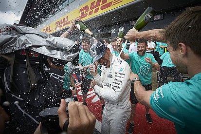 Hamilton világrekordot dönthet a Brit Nagydíjon: időrend Silverstone-ból
