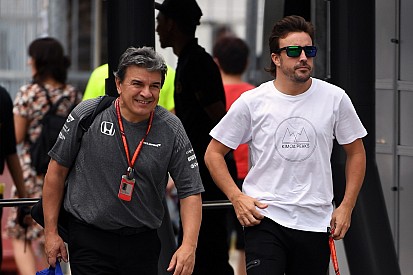 Alonso mérgében lyukat ütött a falba?!