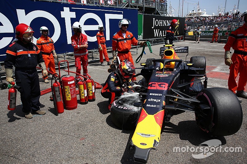 Tirón de orejas de Horner a Verstappen tras otro error en Mónaco