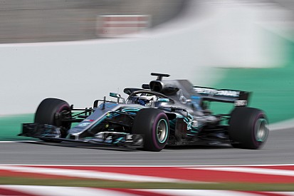 Bottas devance Giovinazzi à la mi-journée à Barcelone