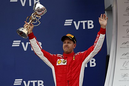 Vettel: "Il sorpasso di Hamilton? Mi ha sorpreso, non l'avevo visto negli specchietti"