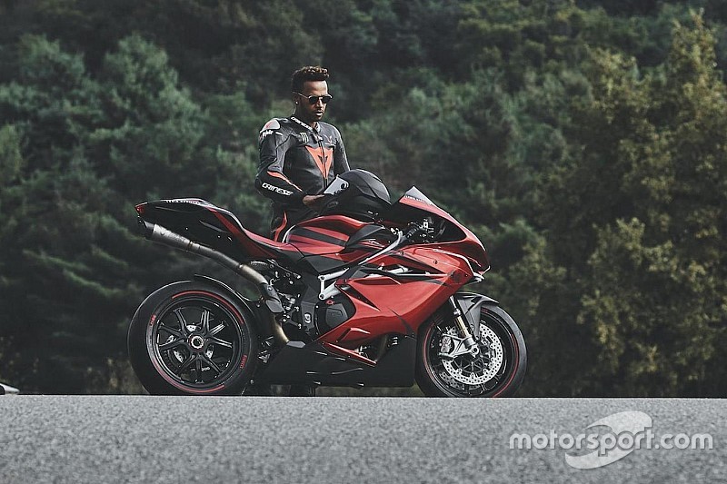 Anuncian que Lewis Hamilton