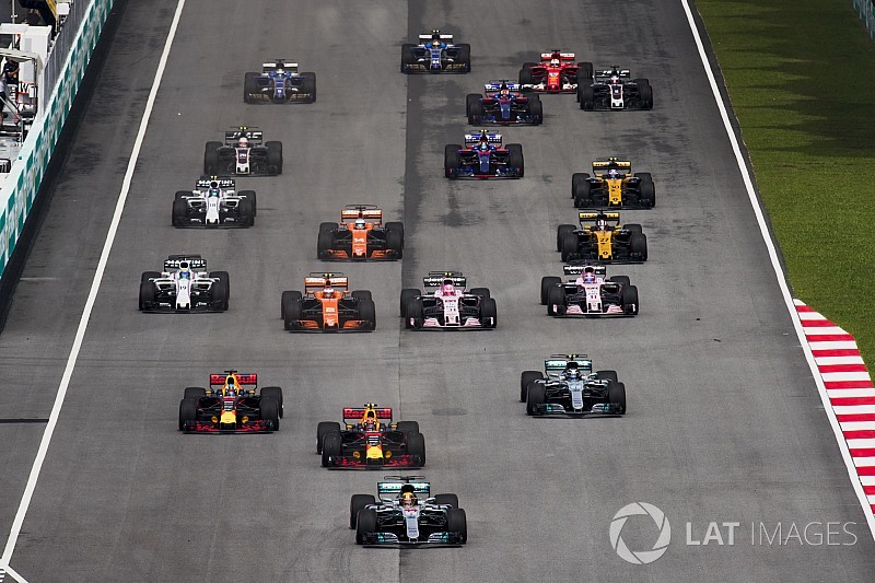 Onboard videón Vettel rajtja az utolsó helyről Malajziából