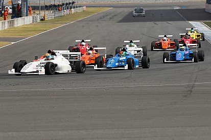 F4/SEA Buriram: Kahia jadi juara di Race 1, Presley berhasil naik podium