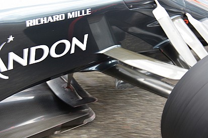 Технічний брифінг: крильце на спліттері McLaren MP4-31