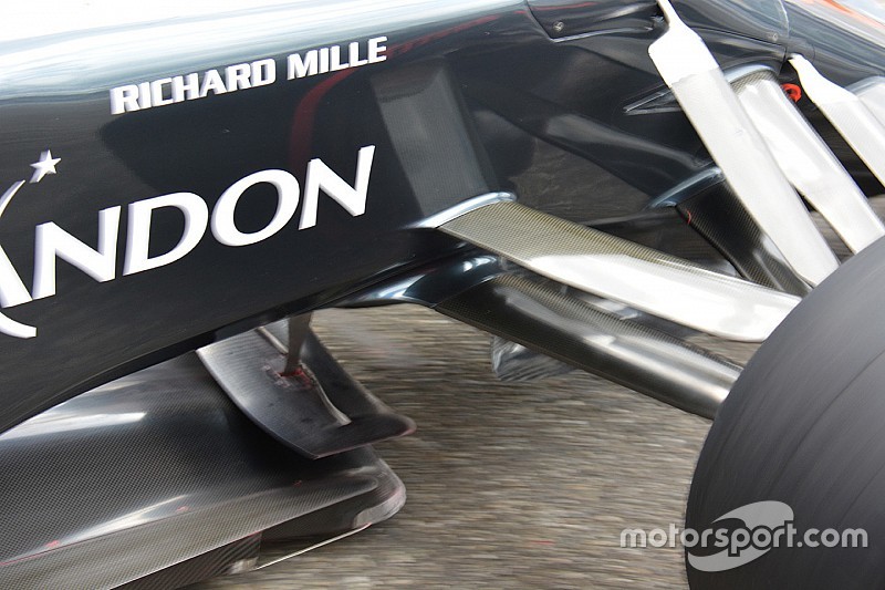 McLaren: sullo splitter della MP4-31 è apparsa una Bat wing