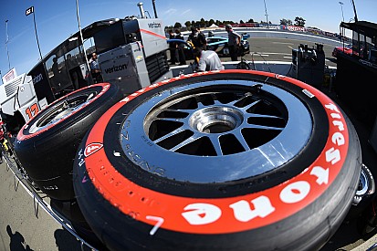 IndyCar подовжує угоду з Firestone та коригує розподіл шин