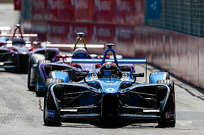 Buemi: Renault hampered by handling issue