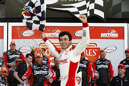 Chase Elliott fends off Joey Logano in close finish