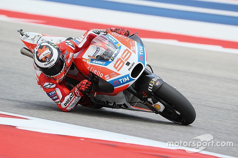 Lorenzo lega tak terpaut jauh dari Dovizioso