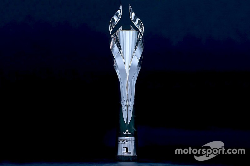 Presentan el trofeo para el GP de México
