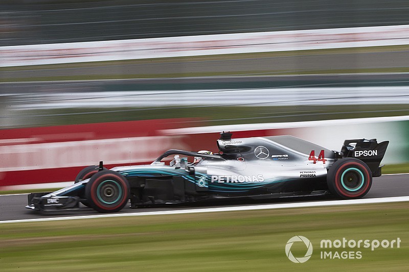 F1, Hamilton stravince a Suzuka, mentre Vettel si suicida con Verstappen