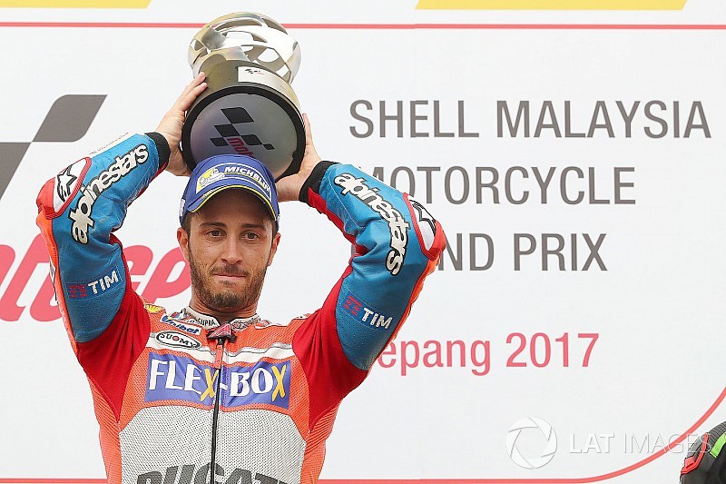 Dovizioso gana en Sepang y retrasa el alirón de Márquez