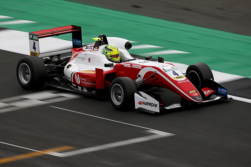 Schumacher vuelve a lo más alto en Silverstone