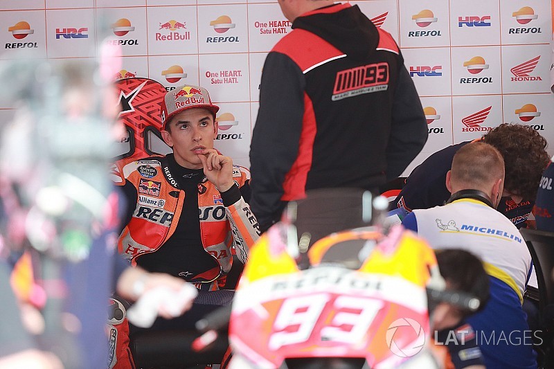 Marquez, Rossi'den özür için gittiği Yamaha garajından kovuldu!