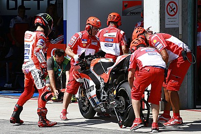 Bencana pergantian motor, Lorenzo salahkan Ducati