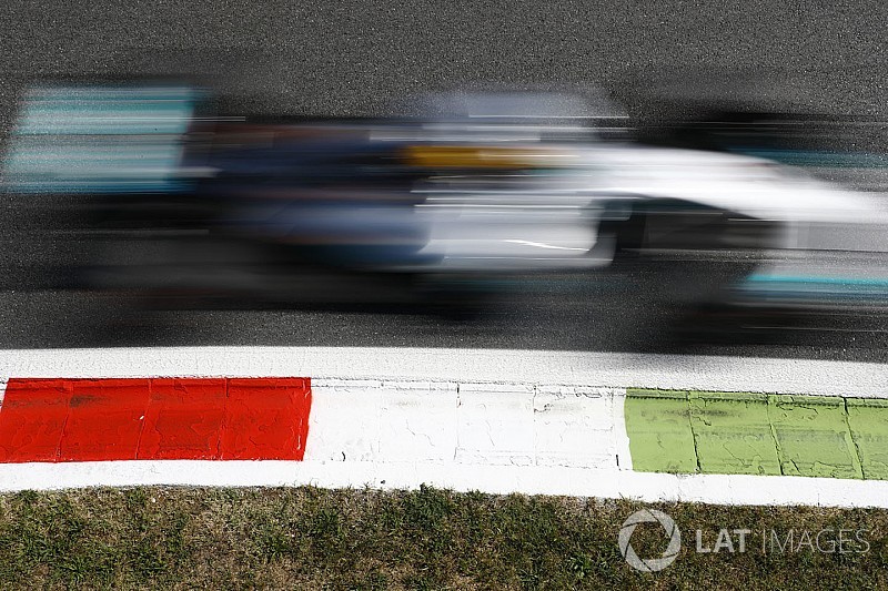 Hamilton már Franciaországban tesztel a Pirelli-vel