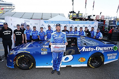 Truex snags Martinsville pole