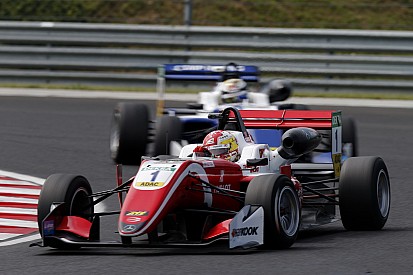 F3 Zandvoort: Ferrari-protegé Zhou pakt pole Race 1