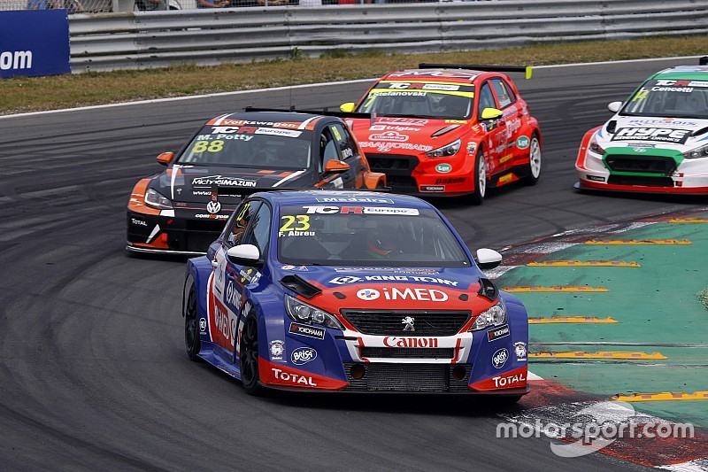 Braga ospita il primo evento del TCR Portugal, tutti a rincorrere Mora