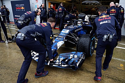 Red Bull RB14 piste indi!