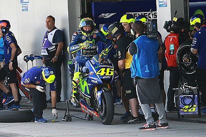 Rossi admite que “es para preocuparse” la actual situación de la Yamaha