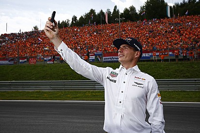 Mercedes se burla de Max Verstappen en Twitter