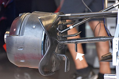 Toro Rosso: c'è una bavetta sul braccio della sospensione!
