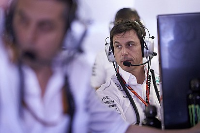 Wolff: "Ferrari lo enfoca todo a Vettel, igual debemos cambiar de estrategia"