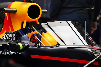 Hamilton: "Il parabrezza Red Bull? È uno scudo antisommossa!"