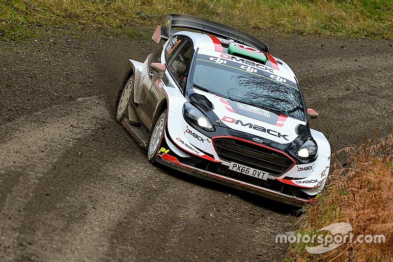 WRC Großbritannien: Evans wird am Freitag Favoritenrolle gerecht