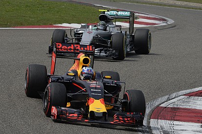 Red Bull espera hacer "travesuras" a Ferrari y Mercedes
