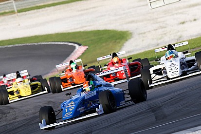 Nenhum piloto completa em prova bizarra da F4 em Sepang