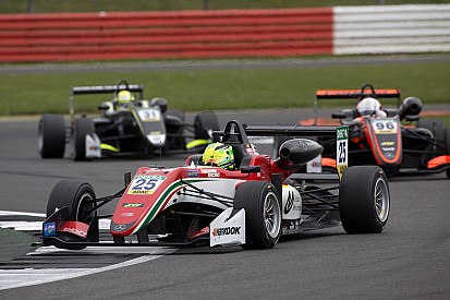 FIA F3: Schumacher egy megpördülést követően a 18. lett