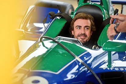 Переход Алонсо в IndyCar оказался под вопросом. Что ему мешает и какие есть варианты?