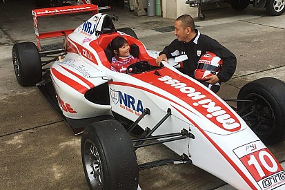 Juju Noda, la niña piloto de monoplazas con solo 12 años