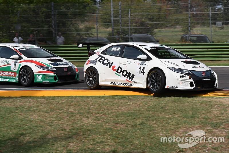 J. Giacon vince la volata con Scalvini nel duello Honda di Gara 1