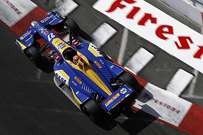 Росси выиграл в Лонг-Бич и стал лидером зачета IndyCar
