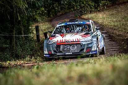 Zlín, PS13-14: Kopecký scavalca Lukyanuk e allunga, Sordo sul podio