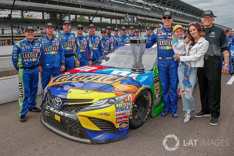 Kyle Busch earns regular season title despite